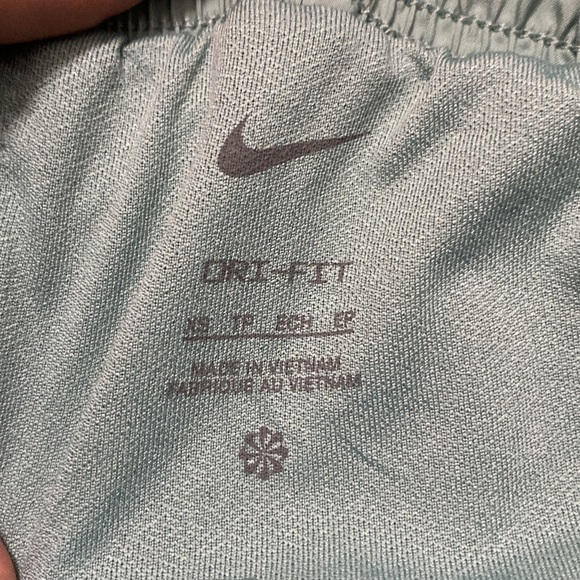 women’s Nike Dri-Fit tempo athletic shorts - Picture 3 of 4